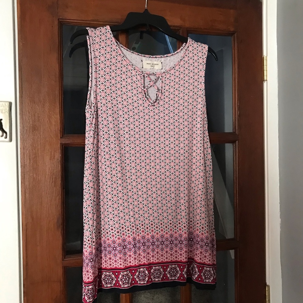 Max Studio sleeveless shirt size small